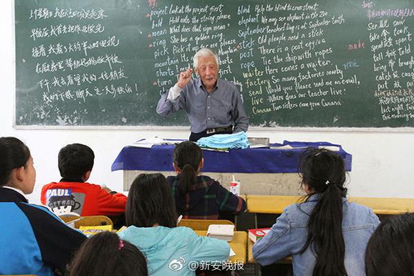 油煙機(jī)該選頂吸還是側(cè)吸