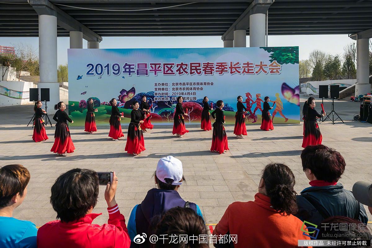 我今天目睹了兩個保潔阿姨在家里上演后宮劇，崩潰了