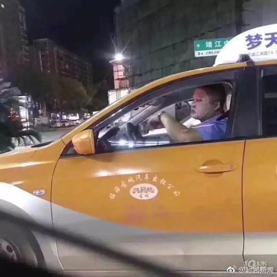 火爆!希臘球場秒變火海