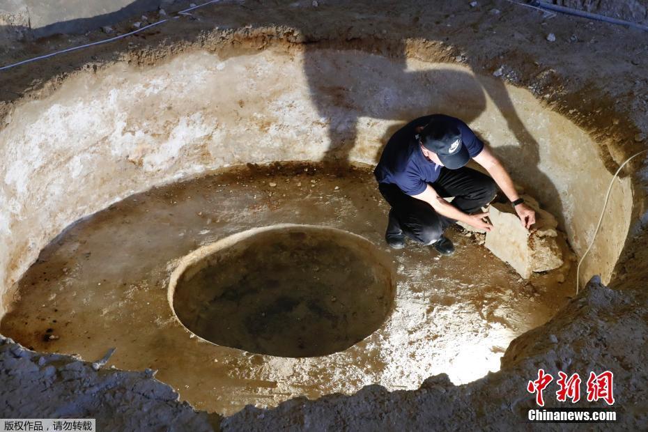曾經的香港精英們，現在竟在做這些工作……