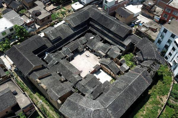 文化場館熱度不輸景區(qū) 讀書逛展觀影假期浸透"文化味"