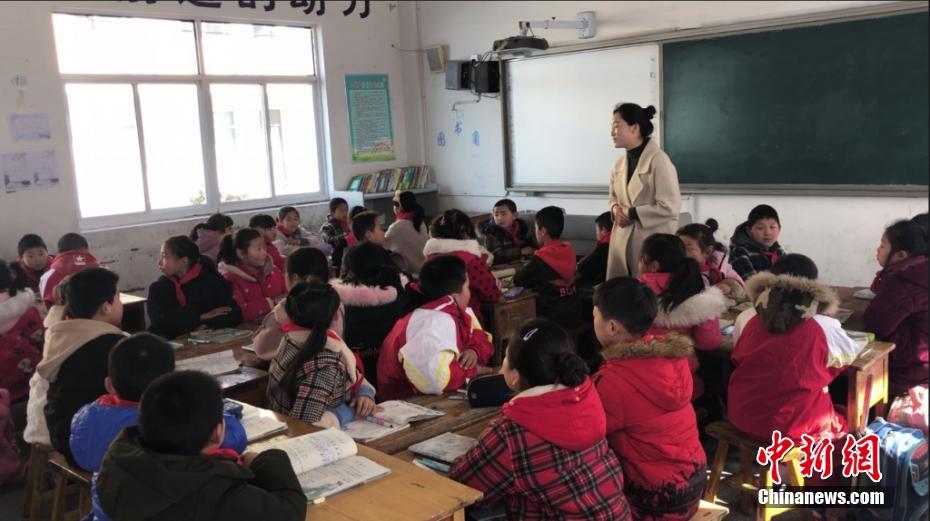 考大學送火箭徽章，現在的錄取通知書都這么內卷了？
