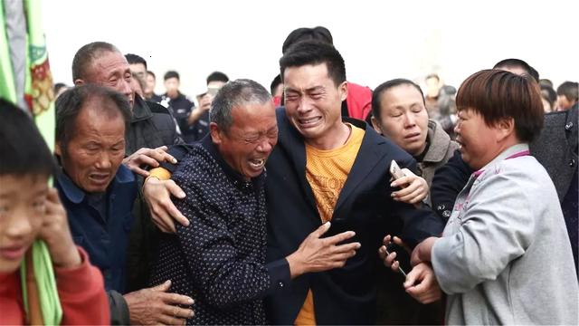 48歲吳奇隆宣布劉詩詩產子喜訊：小朋友來報道 母子平安