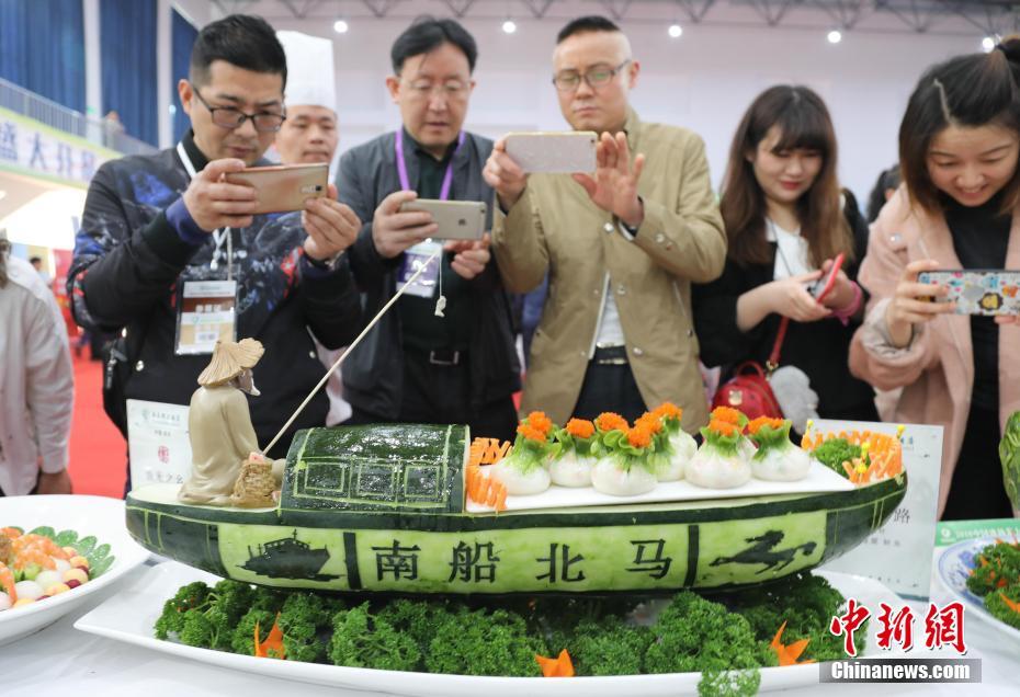 吃完的螃蟹不要丟，裹上油漆就是，兩棲登陸用蟹形戰車