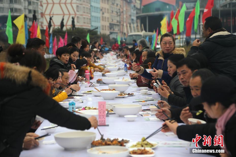 郭碧婷穿長裙扎麻花辮滿臉幸福