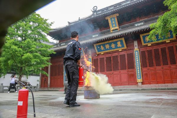 看完這組報告，我發現手機廠商的日子是真不好過